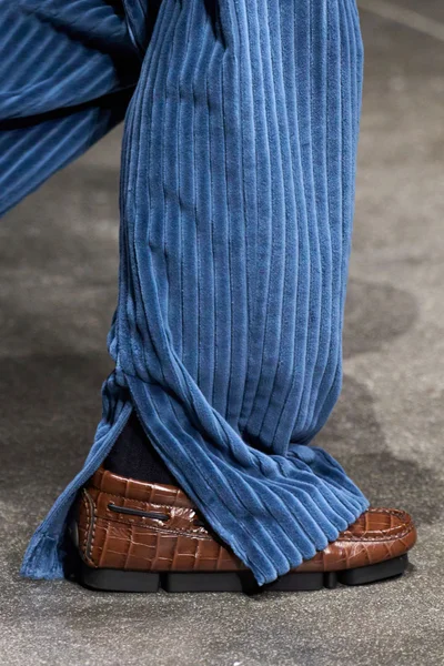 Look 25